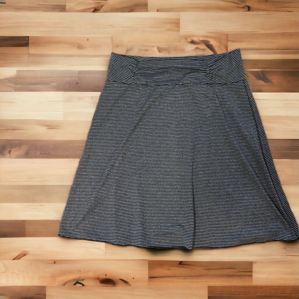 Tranquility Skirt Womans L Dark Gray Small Stripes Shirt - Picture 1 of 8